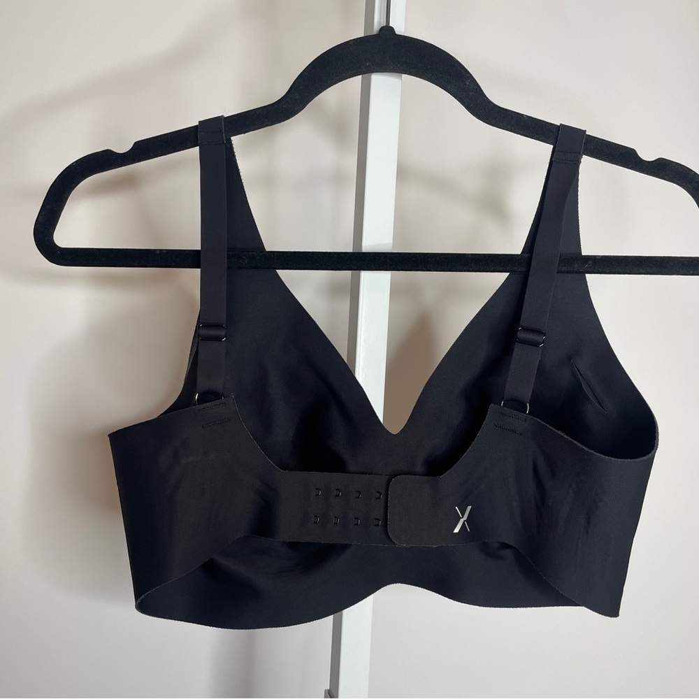 Knix | Revolution V-Neck Bra Black Size Medium++ Seamless Wireless - Picture 4 of 9